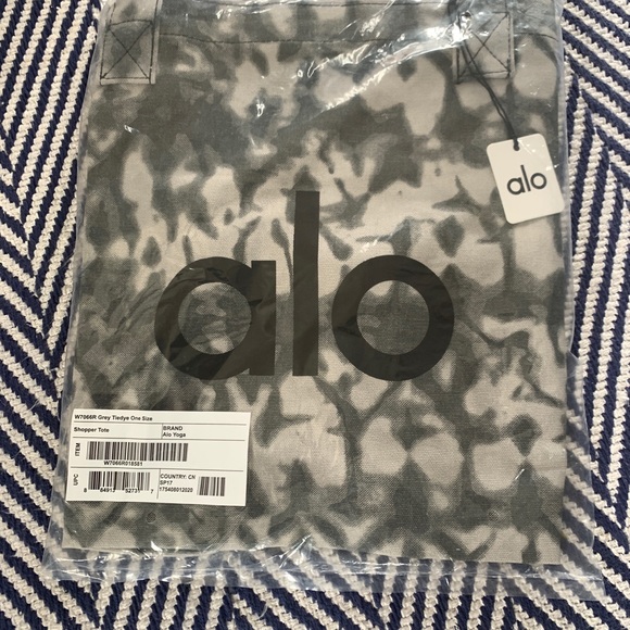New ALO Yoga Shopper Tote - Picture 5 of 5